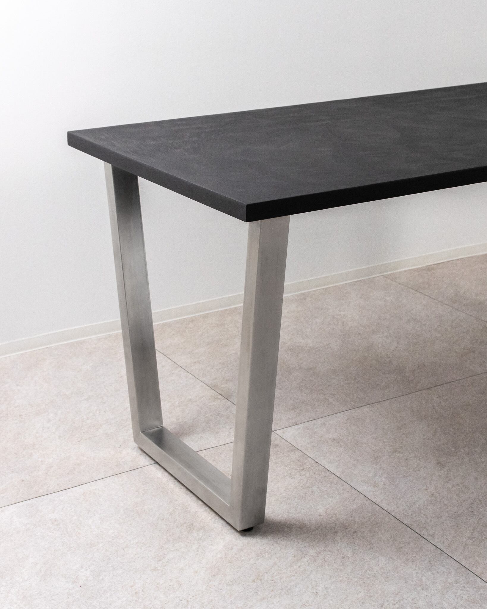 「サイズ・カラーを選べる」Trapezoid Dining Table(幅130cm・奥行70〜90cm)(シルバー台形脚)