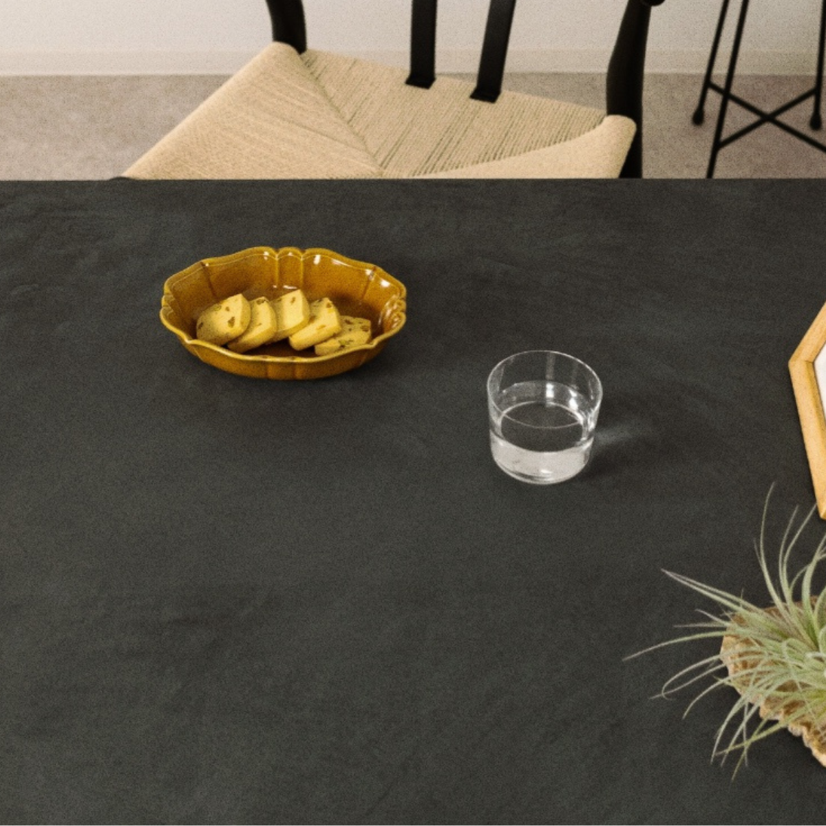 Mono Dining Table(幅140〜145cm・奥行70〜90cm)