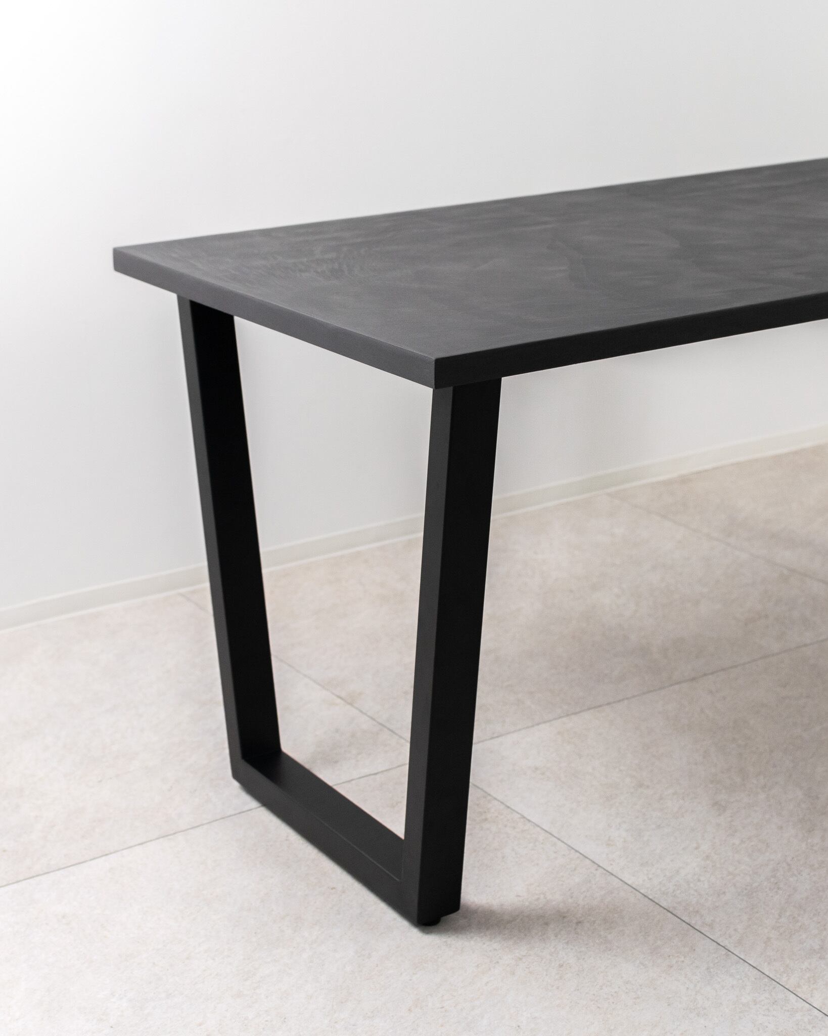 「サイズ・カラーを選べる」Trapezoid Dining Table(幅170cm・奥行70〜90cm)(ブラック台形脚)