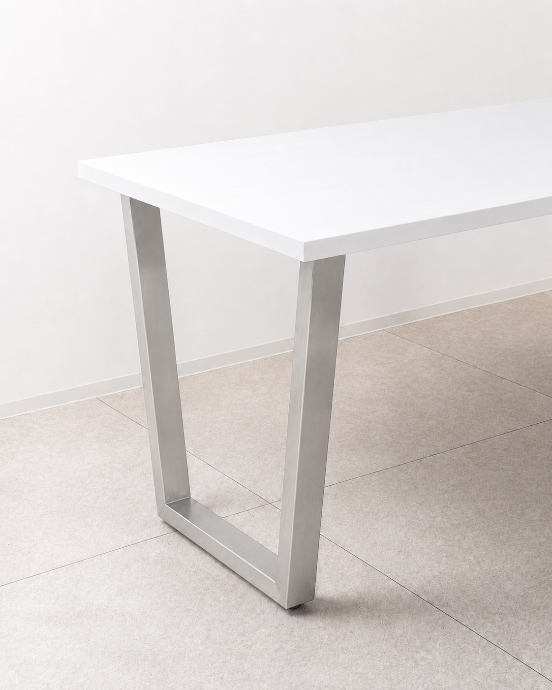 「サイズ・カラーを選べる」Trapezoid Dining Table(幅130cm・奥行70〜90cm)(シルバー台形脚)