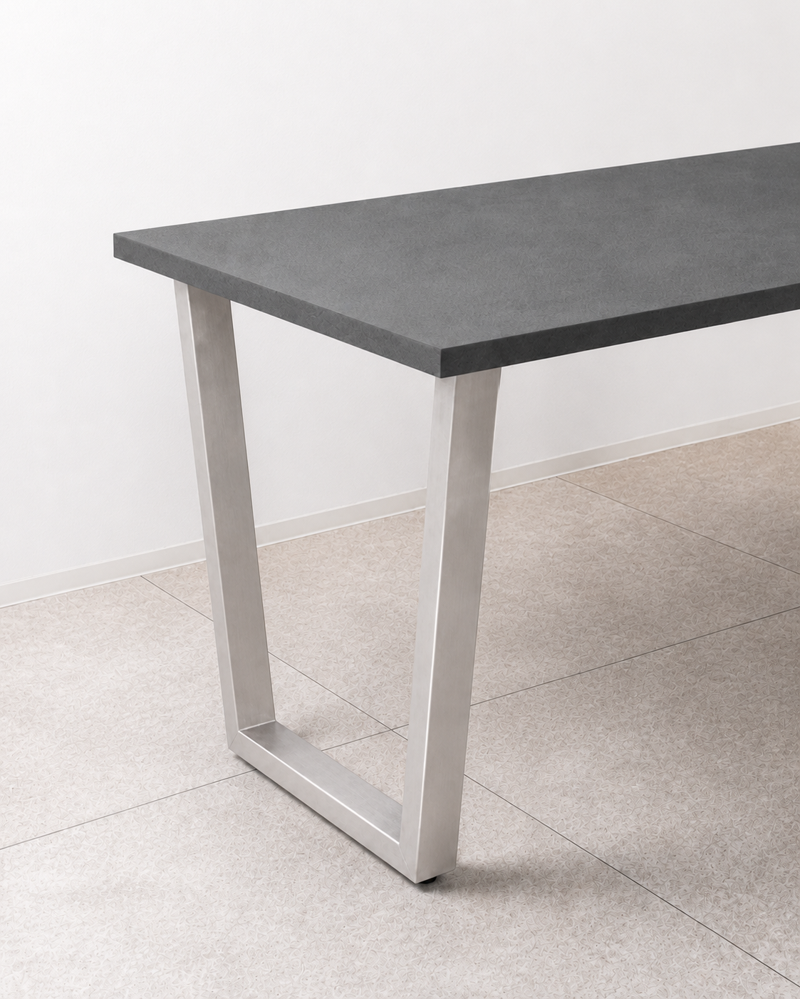 「サイズ・カラーを選べる」Trapezoid Dining Table(幅130cm・奥行70〜90cm)(シルバー台形脚)