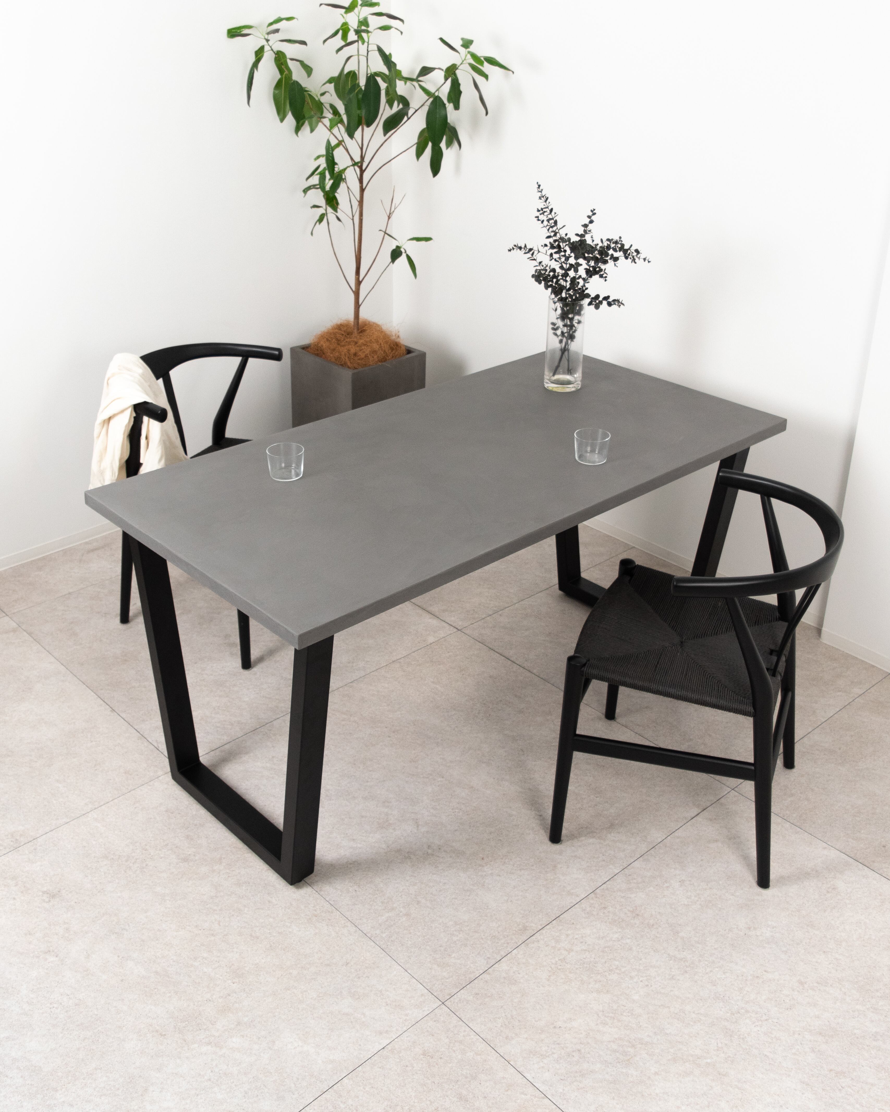 「サイズ・カラーを選べる」Trapezoid Dining Table(幅170cm・奥行70〜90cm)(ブラック台形脚)