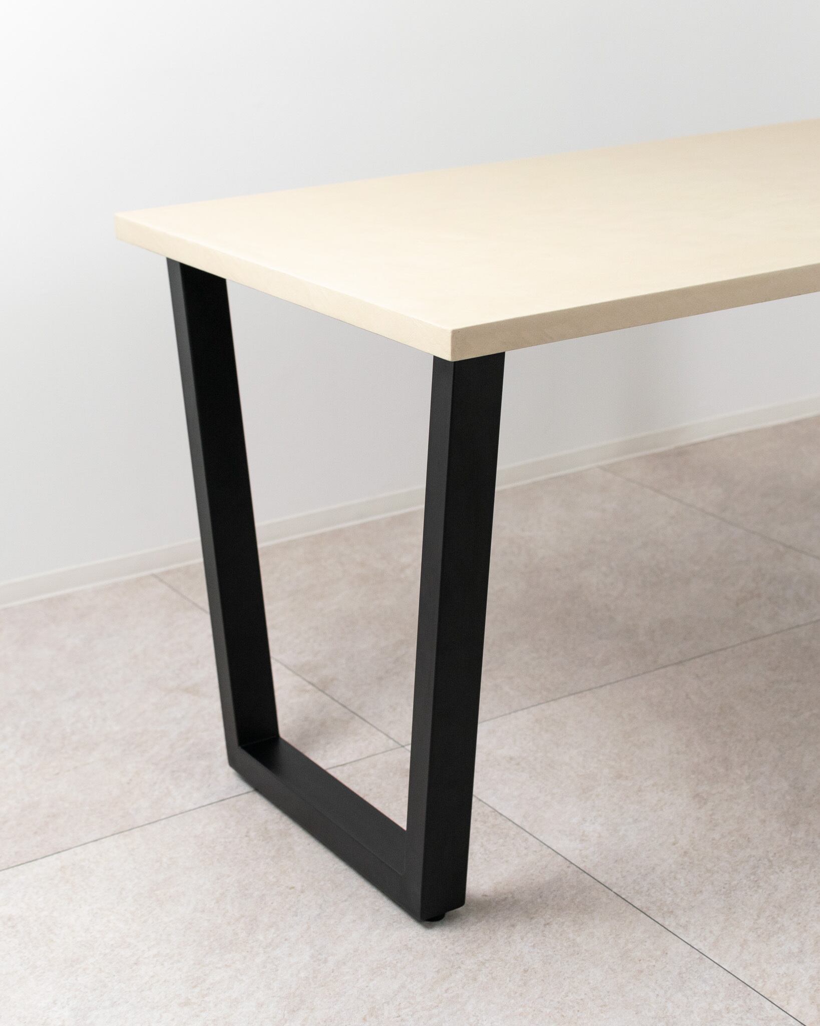 「サイズ・カラーを選べる」Trapezoid Dining Table(幅170cm・奥行70〜90cm)(ブラック台形脚)