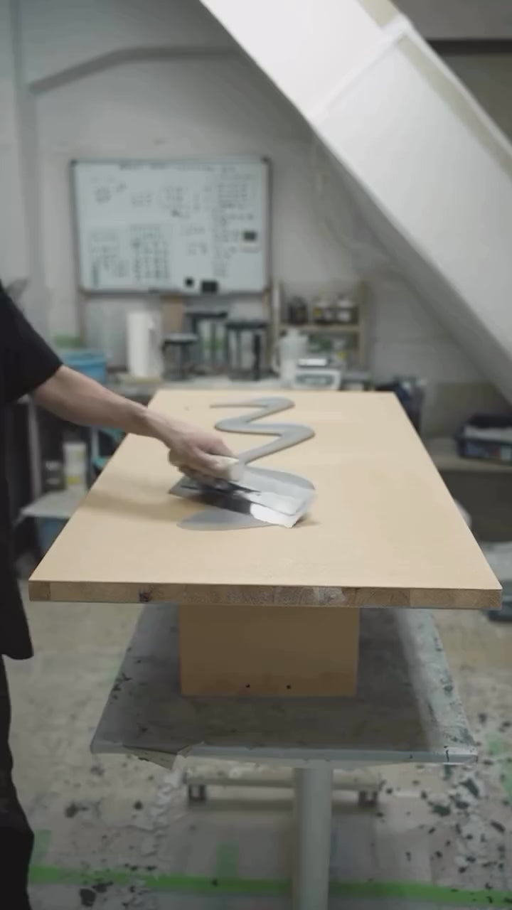 ビデオを読み込む: 「サイズ・カラーを選べる」Trapezoid Dining Table(幅110cm・奥行70〜90cm)(ブラック台形脚)